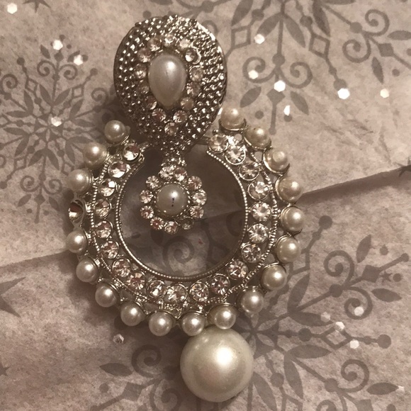 Dangling - Picture 3 of 3